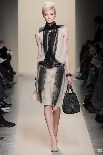 Look 17